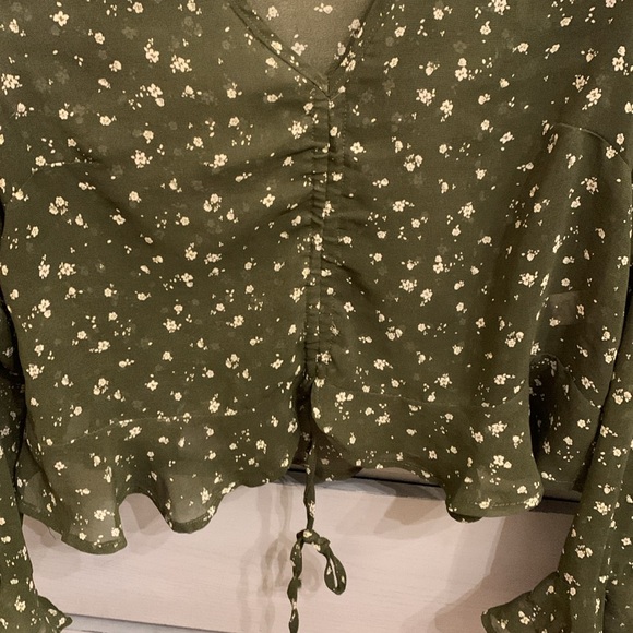 Floral Top - Picture 3 of 4